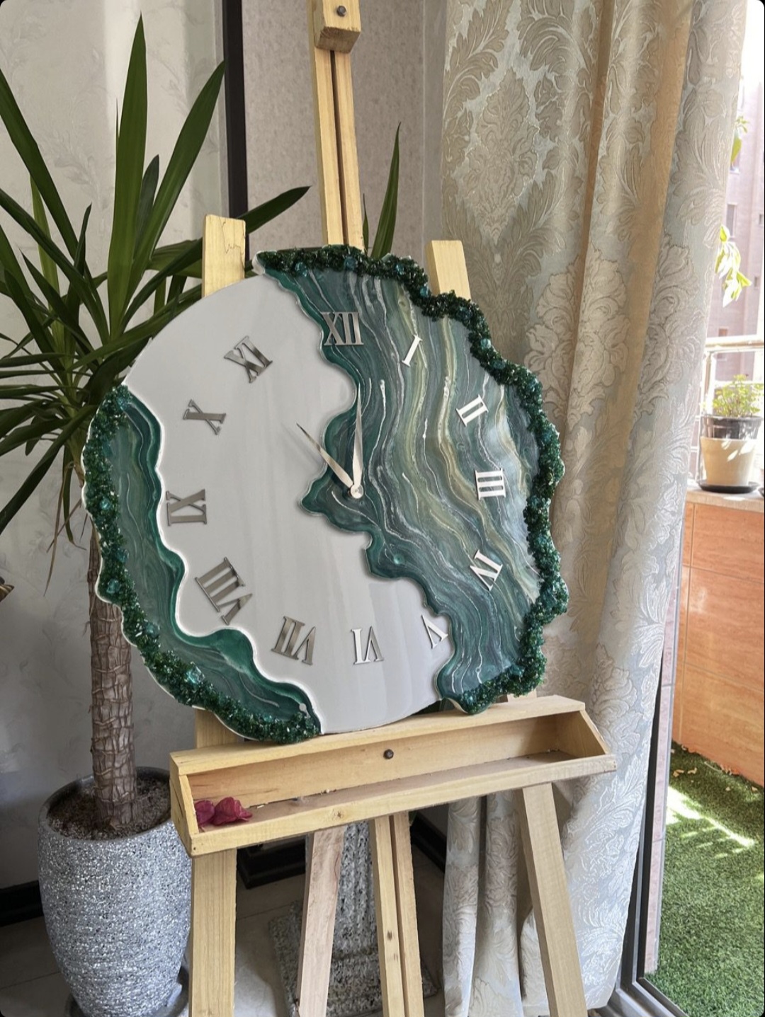 ساعت رزینی دستساز دفرمه رنگ سبز و طوسی بسیار خاص و ترند کد 345