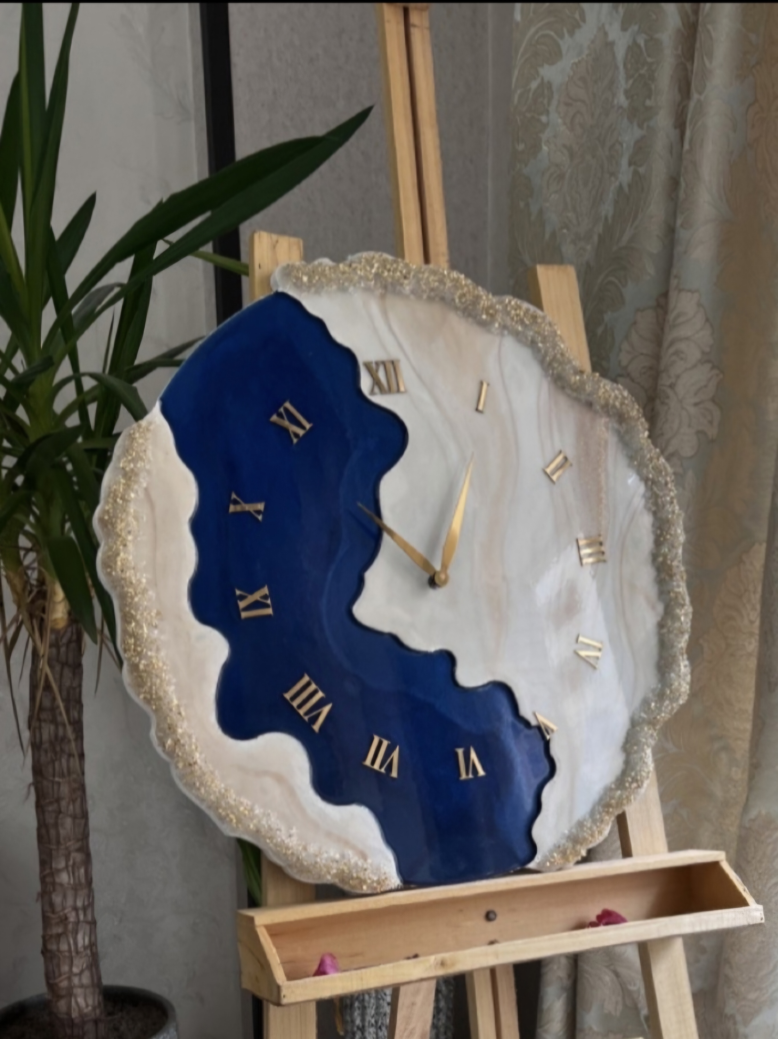 ساعت رزینی دستساز دفرمه ابی کاربنی بسیار شیک و پرطرفدار