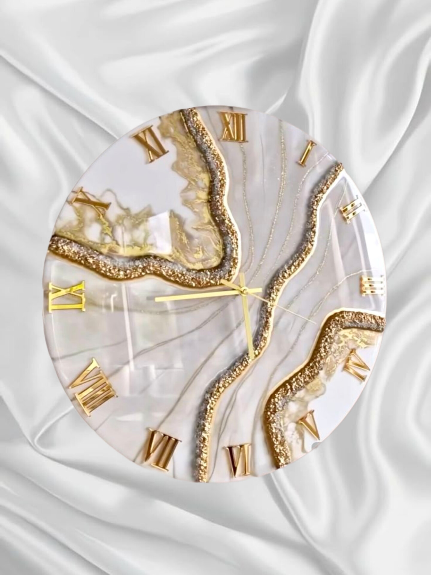 ساعت رزینی طرح ژئود رنگ کرم و سفید طلایی کد313