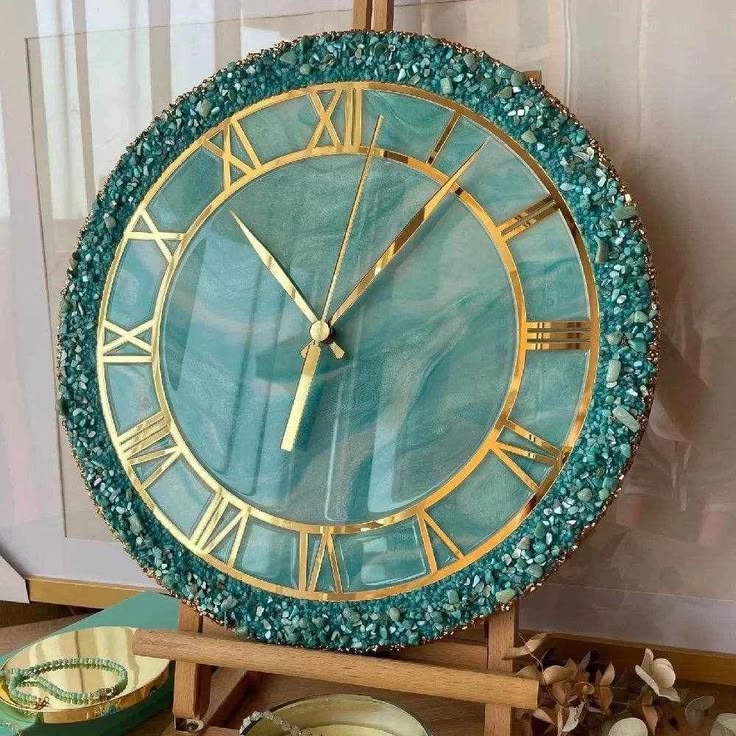ساعت رزینی دستساز کریستالی سبز وطلایی کد 890