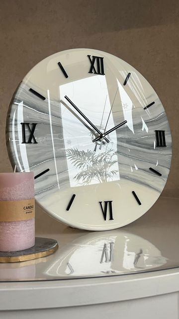 ساعت دیواری رزینی دستساز سفید طوسی ضربدری کد 770